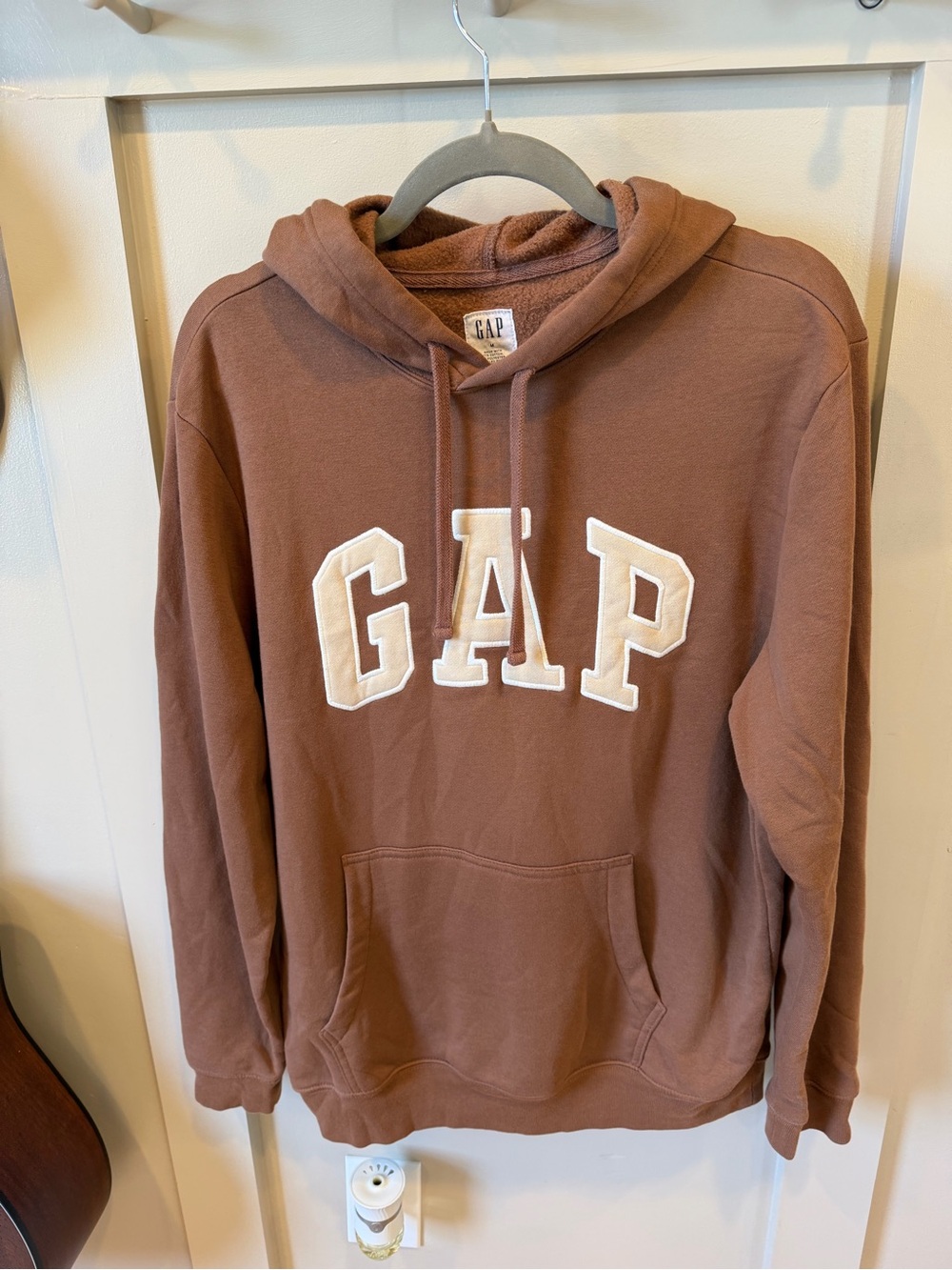 GAP Hoodie Sweater in Brown - Pullover Logo Sweatshirt